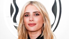 Прически есен 2022 – русо тирамису за Ема Робъртс 