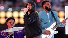 Еминем отпразнува 16 години от най-голямата си победа