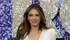 Елизабет Хърли по бански – перфектна на 58