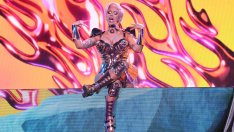 Диамантено колие, зоологическа градина и карета: Дъщерята на Карди Би стана на 3