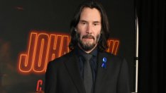 За радост на фенките: Киану Рийвс – гол до кръста на борда на луксозна яхта