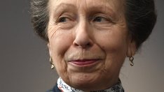 Принцеса Ан не излиза без едно нещо в своята чанта 