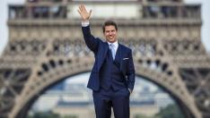 Том Круз ни дава пример как да носим маска