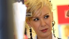 Дъщерята на Гала, Мари, показа лицето на бебето Лора