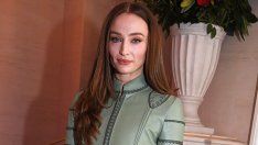 Софи Търнър на 30 &ndash; актрисата дебютира с нова кестенява коса в навечерието на рождения си ден 