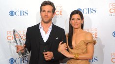 Сандра Бълок на 59 – Райън Рейнолдс я поздрави с гола сцена