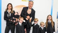 Хилария Болдуин говори открито за сурогатното майчинство и нейните седем деца 