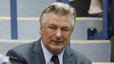 Алек Болдуин обвини снимачния екип на Rust за смъртта на Хътчинс