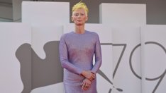 Тилда Суинтън със специална прическа в подкрепа на Украйна