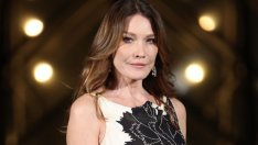 Карла Бруни има ново хоби – танци на пилон