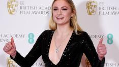 Йога с кози и Софи Търнър – хит в интернет 