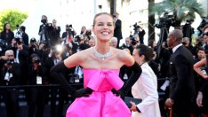 Мода в Кан – Топмоделът Ева Херцигова с уникална визия на червения килим