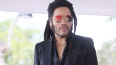 Лени Кравиц пак засрами младите мъже - направи впечатляващи набирания по дънки с ниска талия