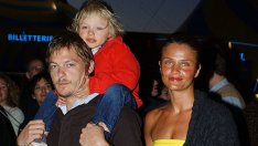 25-годишният син на Хелена Кристенсен е обвинен в пет престъпления