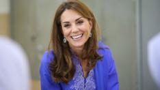Летни рокли: Кейт Мидълтън заложи на черното с точки