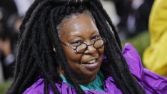 Неостаряващи звезди: Упи Голдбърг споделя за срещите с младоци 