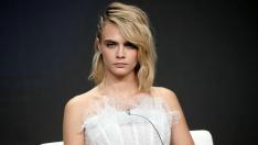 Кара Делевин се съблече в магазин