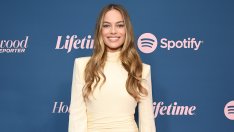 Визия на деня: Марго Роби с минирокля на червения килим