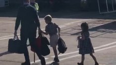 Не било страшно: Принц Уилям със семейството - в пътнически полет