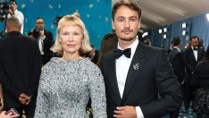 Как Брандън Томас Лий трансформира имиджа на майка си Памела Андерсън 