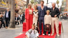 Звездно семейство – Крис Хемсуърт, Елза Патаки и трите им деца на Алеята на славата