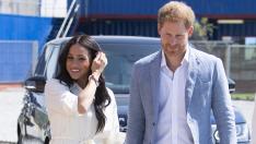 Принц Хари и Меган Маркъл на лятна разходка в Бевърли Хилс