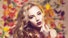 Червени устни и плътна очна линия – тенденции в гримирането за есента