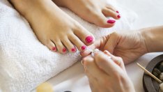 Бюти съвети: Какви цветове за педикюр ще са актуални това лято?