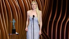 Принцеса само на екран – Елизабет Дебики се качи боса на сцената, за да си получи наградата