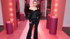 Звездна мода – Селена Гомес с най-големия и цветен куфар за лятото