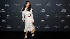 Тяло на седмицата: Салма Хайек на плажа в Гърция