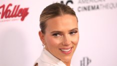 Скарлет Йохансон иска козметичната ѝ марка да промени статута ѝ на знаменитост