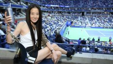 Торта, просеко и караоке – Вера Уанг на 73!