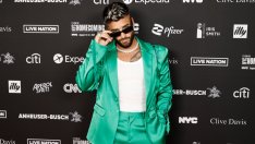 Малума разгорещи страстите с голо селфи