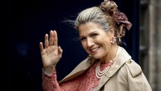 Злато от горе до долу – кралица Максима в Милано