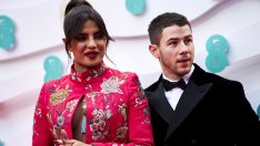 Приянка Чопра съблазнява мъжа си по секси бикини