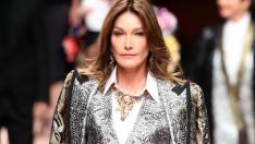 Карла Бруни стана на 53, а изглежда на 35