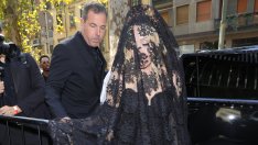 Драматичната Мадона сложи черен воал за дефилето на Dolce & Gabbana