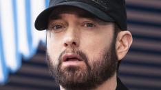 Еминем се извини на Риана в песен