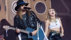 Бащата на Майли Сайръс се сгоди за млада австралийска певица