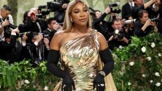 Серина Уилямс показа как се мъчи да влезе в дънковата си пола – безуспешно 