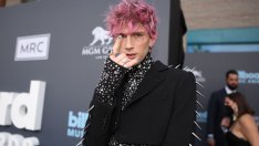Маникюр 2022: Диамантите са най-добрият приятел на Machine Gun Kelly