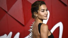 Шипове по гърба – Рита Ора с историческа визия на червения килим