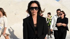 Виктория Бекъм прикова погледите във Франция