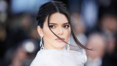 Черните шорти на Кендъл Дженър – задължителни за вашите летни уикенди 