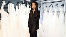 Неонова рокля – изборът на Вера Уанг за 72-ия ѝ рожден ден