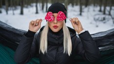 Заскрежени устни – носталгичният грим, перфектен за зимата
