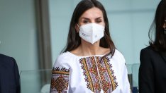 Кралска мода: Кралица Летисия с традиционна украинска блуза