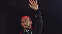 Люис Хамилтън с награда от принц Чарлз