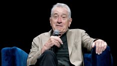 Робърт де Ниро на 81 – актьорът празнува със смела водна каскада